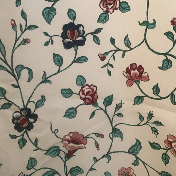 Country Curtains,2 insulated panels, 65” x 40”, 4 valances 13” x 71”,2 tie back - Picture 3 of 4